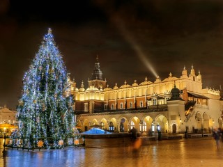 Christmas-Cloth-Hall-Poland-320.jpg - 25.68 kB